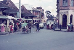 Pousse-pousses at ny Zoma market: Lalana Escande, Antananarivo