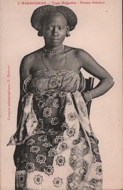 3. Femme Sakalave: Comptoir Photographique G. Bodemer, Majunga