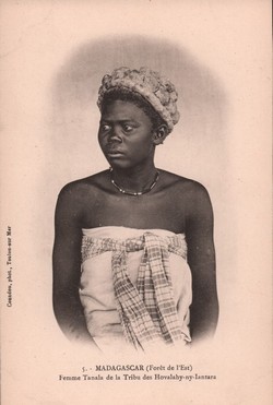 5. Madagascar (Forêt de l'Est). Femme Tanala de la Tribu Hovalahy-ny-Iantara: Couadou, phot., Toulon-sur-Mer