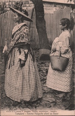 Tamatave - Femme Malgache allant au Bazar: Edition de la Maison P. Ghigiasso, librairie, ameublement - Tamatave