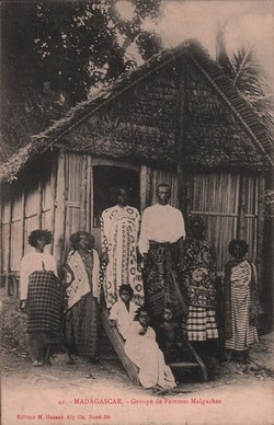 41. Madagascar: Groupe de Femmes Malgaches: Editeur M. Hassan Aly fils, Nossi-Bé