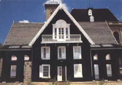 94/1 - Manampisoa et le Palais de la Reine